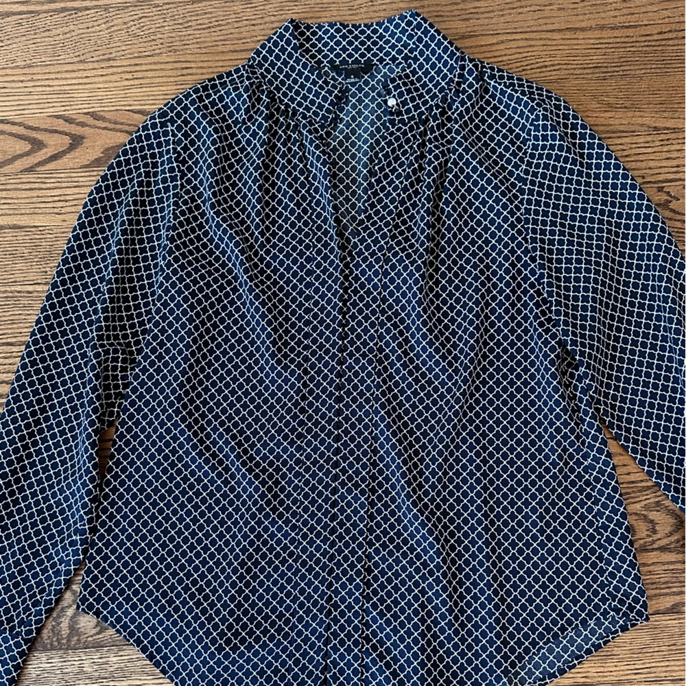 Ann Taylor size 4 navy blue and white blouse